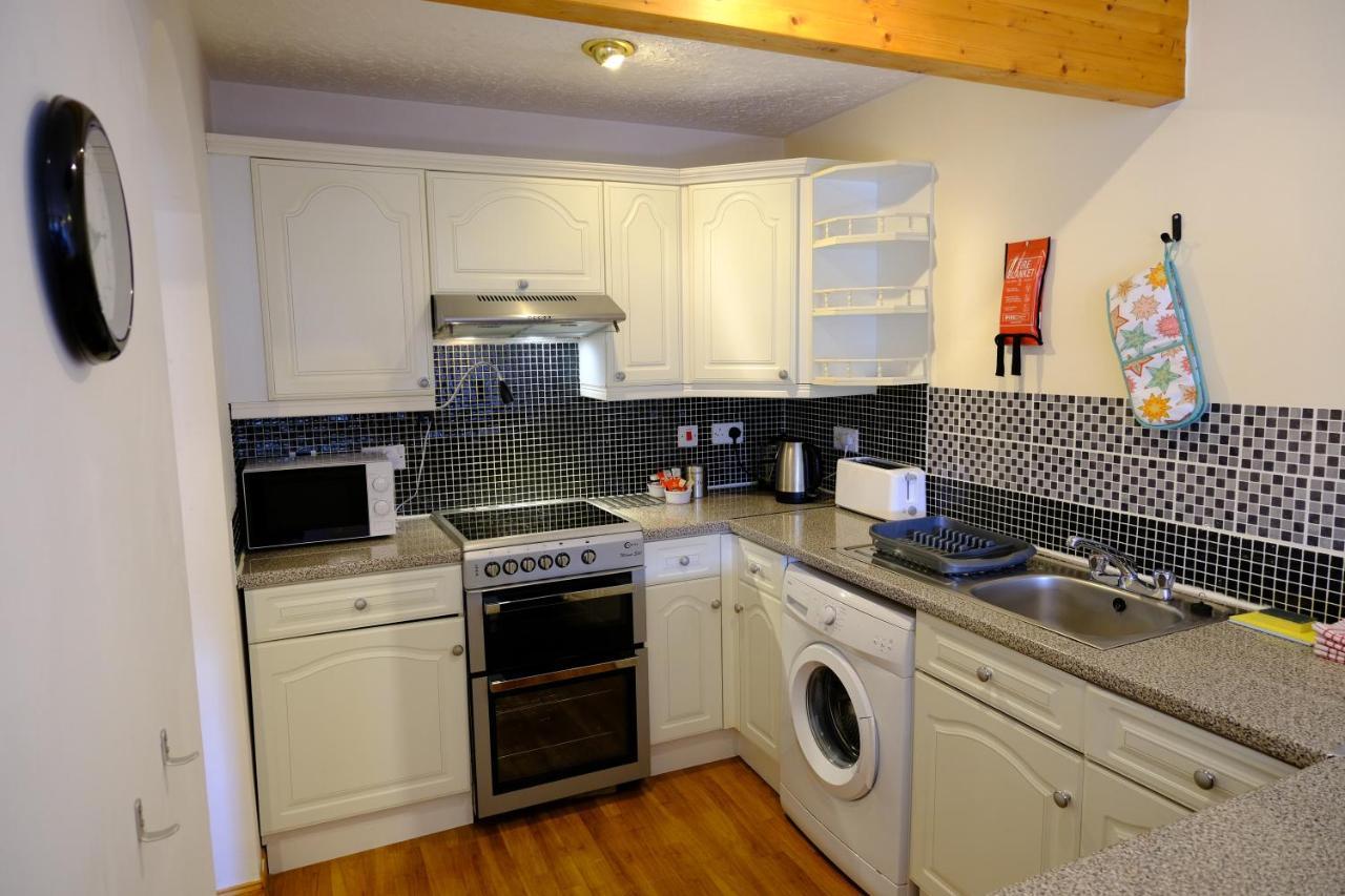 Lovely 1-Bedroom Apartment With Free Parking Инвернесс Экстерьер фото