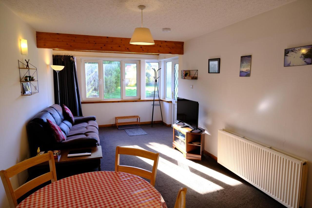 Lovely 1-Bedroom Apartment With Free Parking Инвернесс Экстерьер фото